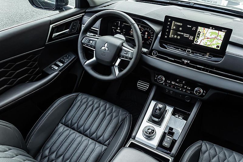 Mitsubishi Outlander (2025) 2,4 PHEV 4WD  Instyle - fotka 11 z 26