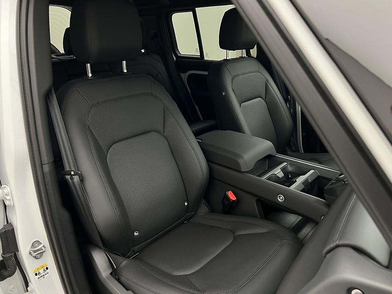 Land Rover Defender 110 D300 X-DYNAMIC SE AWD AUT  - fotka 18 z 43