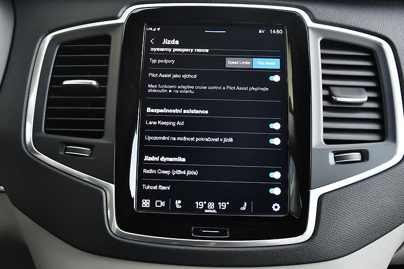 Volvo XC90 T8 AWD RECHARGE 7MÍST 1M  - fotka 30 z 38