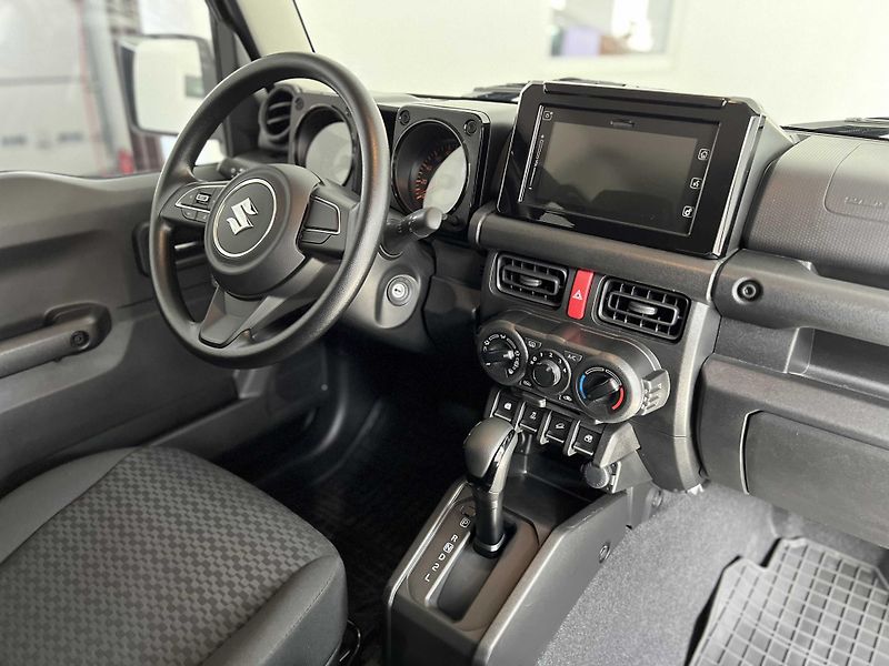 Suzuki Jimny ALLGRIP 1.5VVT AUTOMAT 4-MÍSTA - fotka 10 z 17