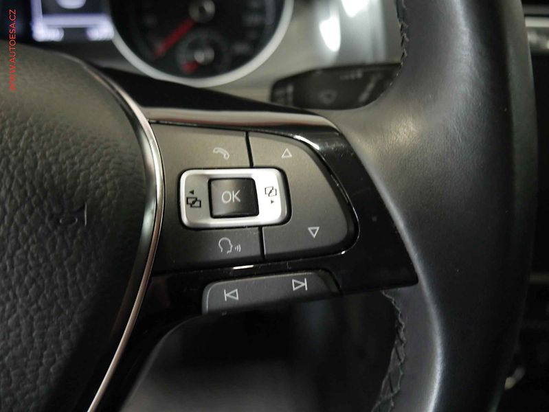 Volkswagen Golf (2017) 1.4TSi, 2.maj,ČR, Navi, LED - fotka 17 z 21