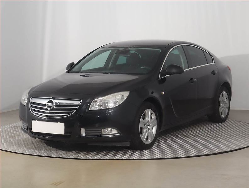 Opel Insignia (2011) 1.4 Turbo, Navi, Tempomat - fotka 2 z 14