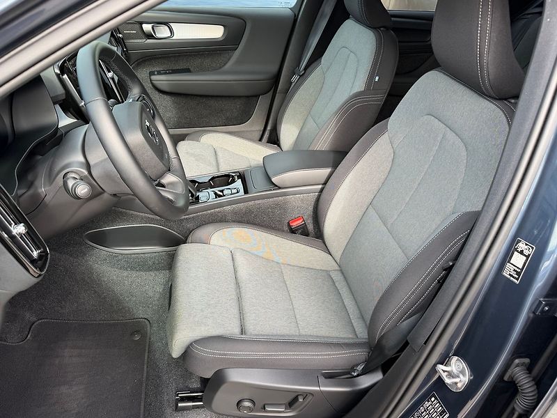 Volvo XC40 PLUS B4, B4, 360°, ACC, BLIS, - fotka 10 z 24