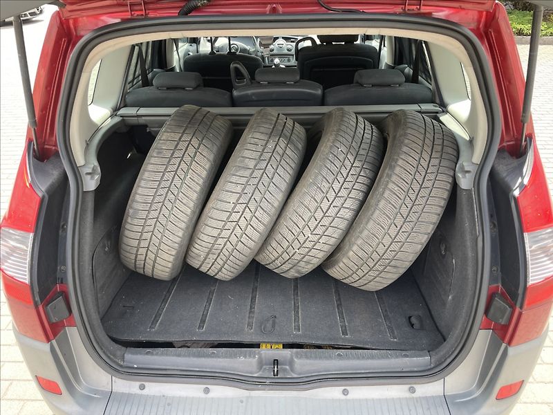 Renault Grand Scénic 1,5 Dci 78kw ESP Tažné Klimatr - fotka 9 z 30