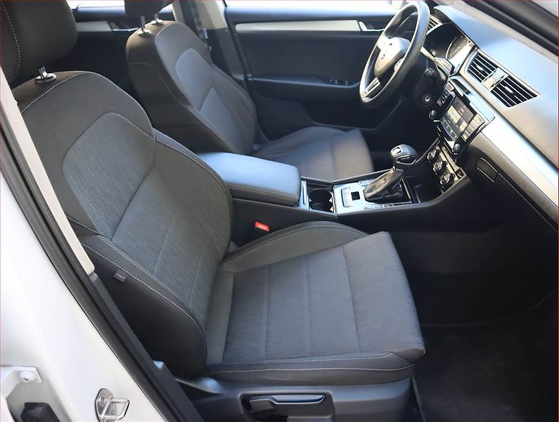 Škoda Superb (2015) 2.0 TDI, Automat, Bi-Xenony - fotka 9 z 20