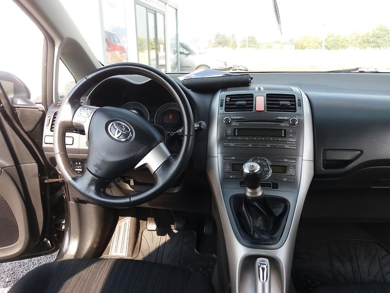 Toyota Auris 1.4VVTi,71kW,DIG.KLIMA,TAŽNY!! - fotka 12 z 25