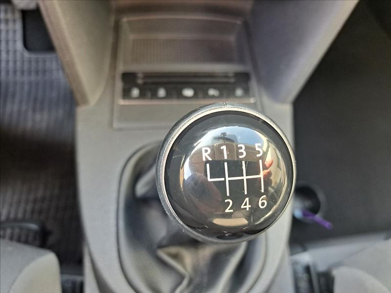 Volkswagen Touran 1,6 TDI Comfortline - fotka 27 z 43