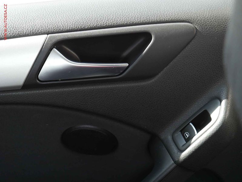 Volkswagen Golf (2009) 2.0TDi, AAC, tempo - fotka 12 z 19