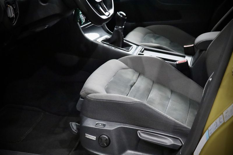 Volkswagen Golf 7 Facelift 1.4 TSI 92 kW - fotka 16 z 40