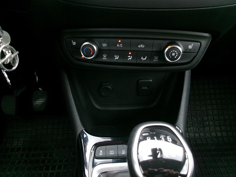 Opel Crossland X (2020) 1,2 PT MAN ČR 1.MAJ - fotka 24 z 26