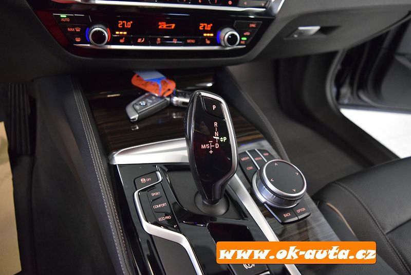 BMW Řada 5 2.0d LUXURY-LINE 98 000 KM TZ - fotka 45 z 74