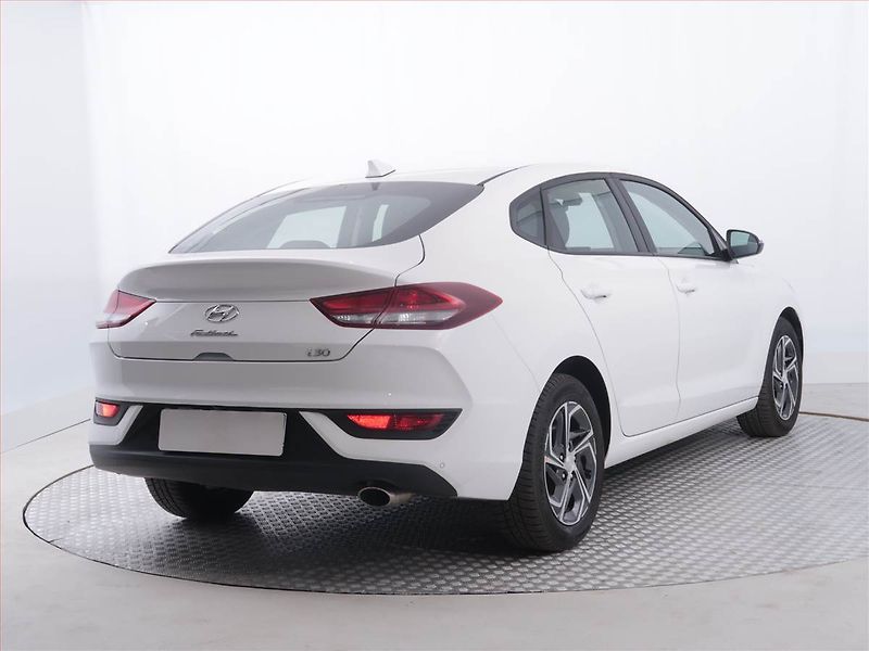Hyundai i30 (2023) Komfort 1.0 T-GDI, ČR,1.maj - fotka 5 z 19
