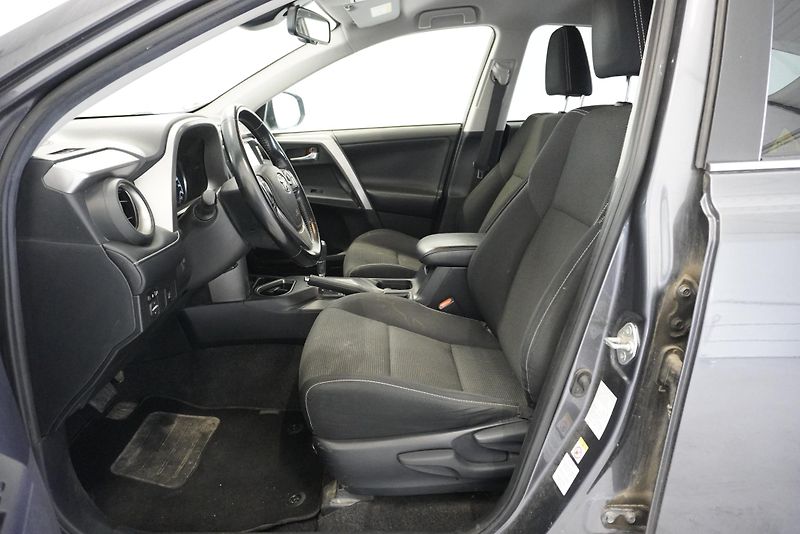 Toyota RAV4 2,5 HYBRID 4X2 AUT. - fotka 11 z 30