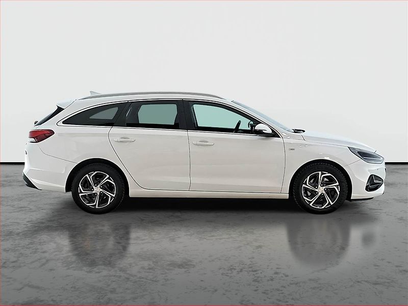 Hyundai i30 (2022) Family Smart 1.5 T-GDI MHEV - fotka 3 z 25