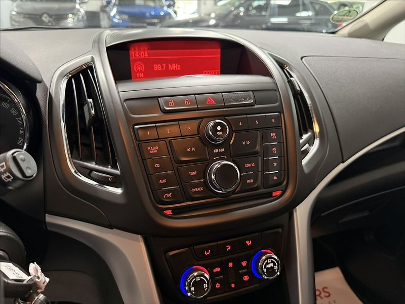 Opel Zafira 1,4   TURBO COSMO VÝHŘEV TZ - fotka 17 z 49