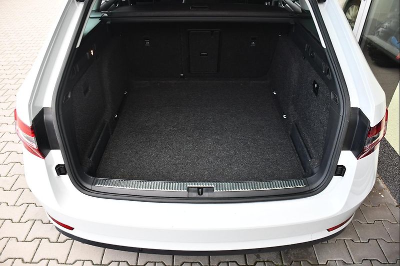 Škoda Superb 1.6TDi 88kW STYLE - fotka 36 z 40