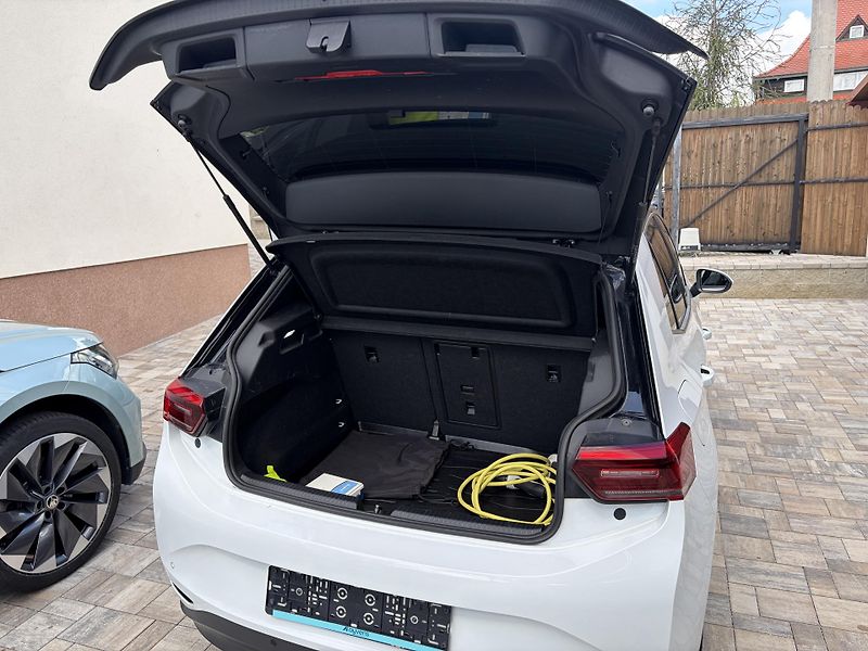 Volkswagen ID.3 (2021) PRO 62kwh, 150kw SOH 91.2% - fotka 9 z 11
