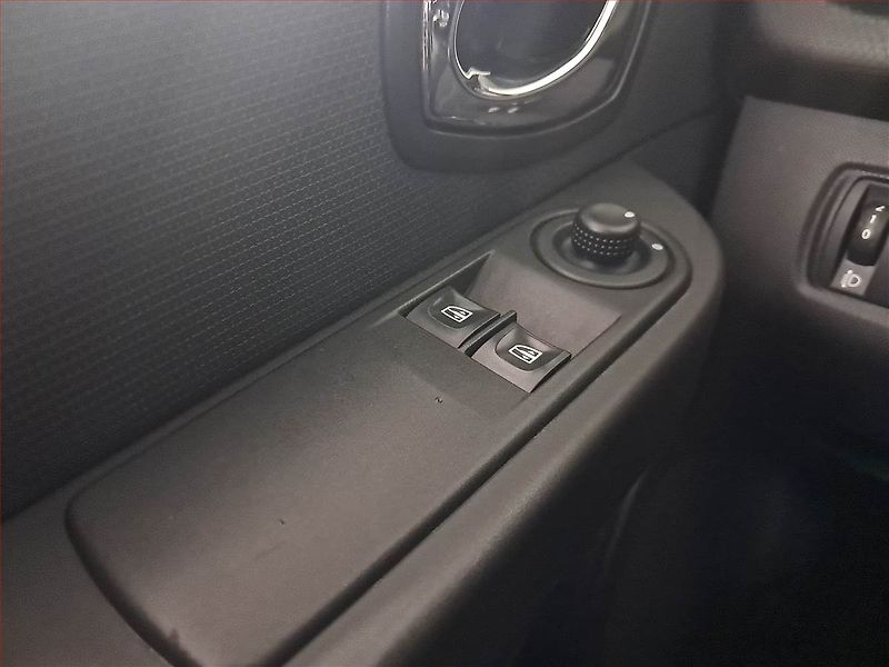 Renault Clio (2015) 1.2 16V, ČR,1.maj, Tempomat - fotka 13 z 14