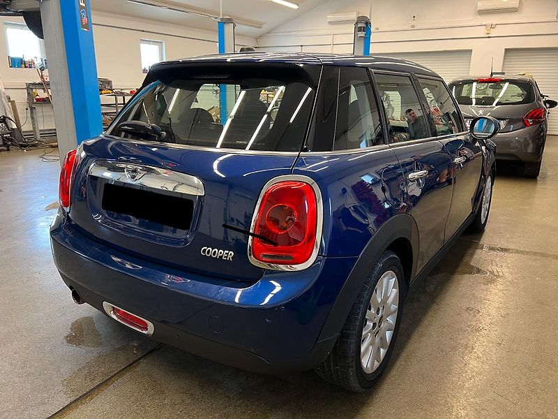 Mini Cooper 1.5T 100kW - fotka 6 z 15