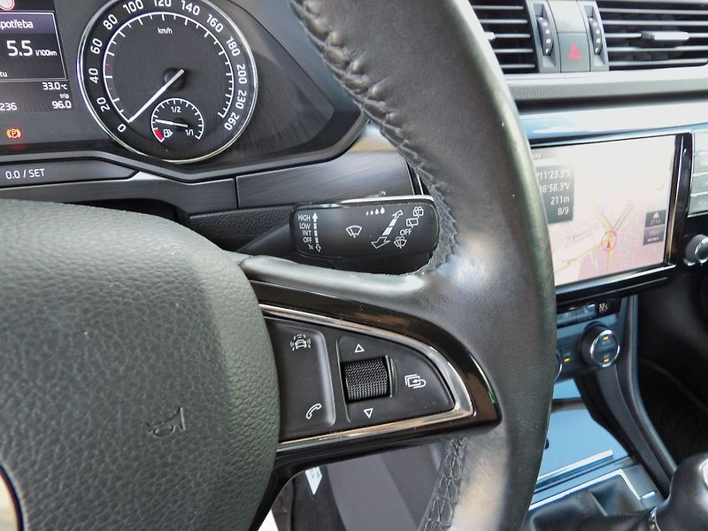 Škoda Superb 2.0TDI Style Serviska Tažné We - fotka 19 z 39