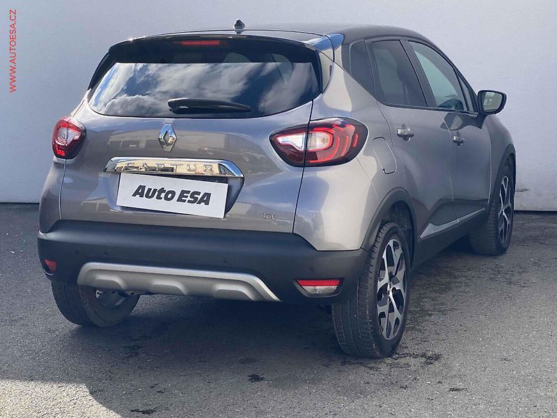 Renault Captur (2017) 1.2TCe, Intense, AT, LED - fotka 4 z 18