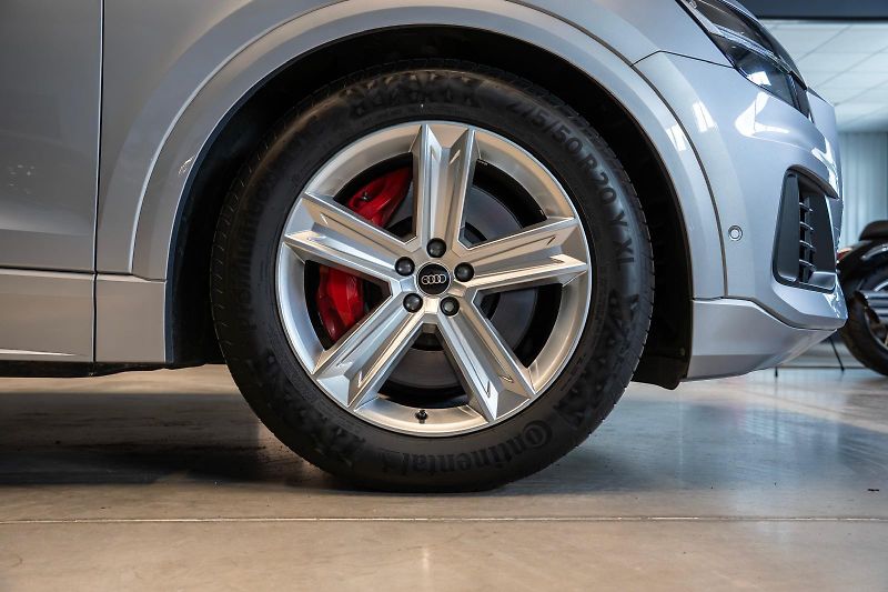 Audi Q8 55 TFSI e 250 kW, QUATTRO, DPH - fotka 8 z 38