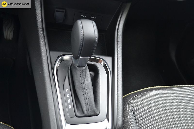Renault Captur techno mild hybrid 160 EDC - fotka 21 z 51