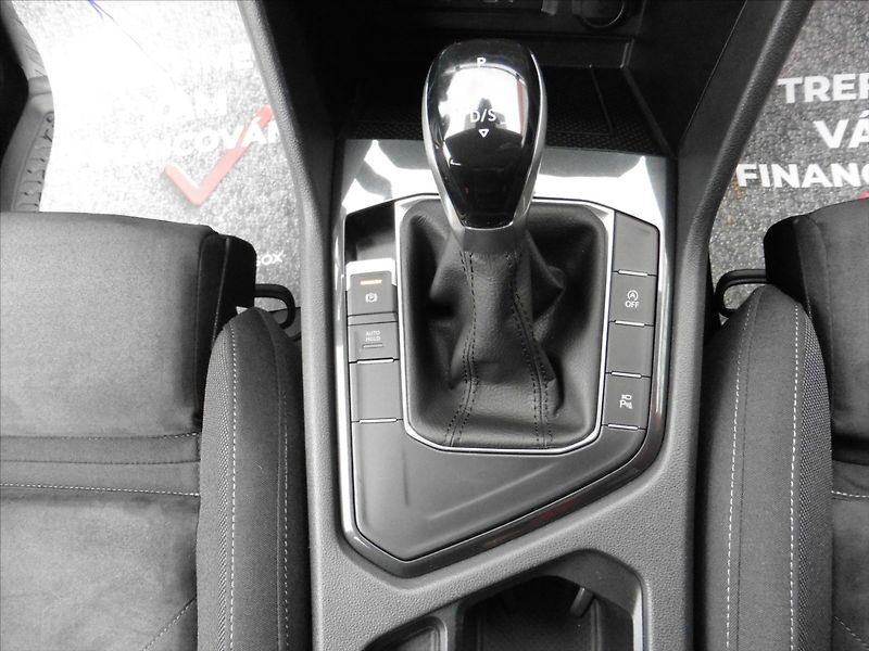 Volkswagen Tiguan 2,0 TDi Life DSG Navi - fotka 12 z 21