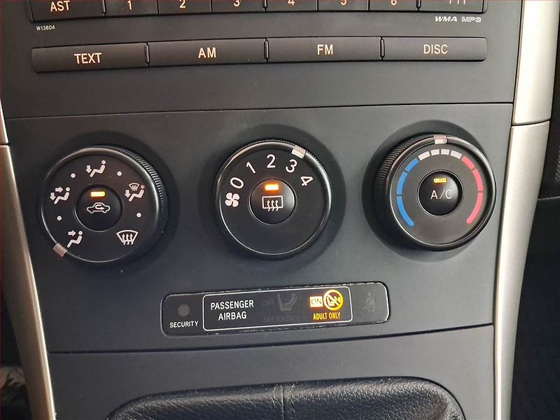 Toyota Auris (2008) 1.4 VVT-i, Park. senzory - fotka 16 z 19