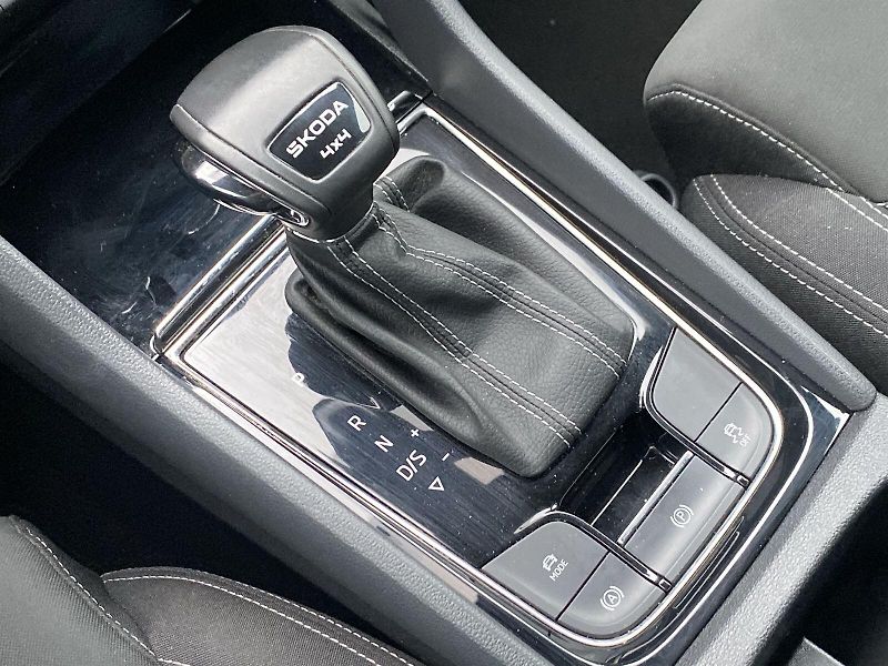 Škoda Karoq (2024) 2.0 TDI 4x4 DSG Sportline - fotka 20 z 38