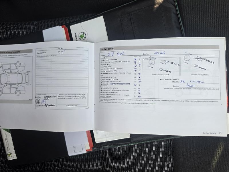Škoda Octavia 2.0 TDI 4x4 Xenon  - fotka 22 z 28