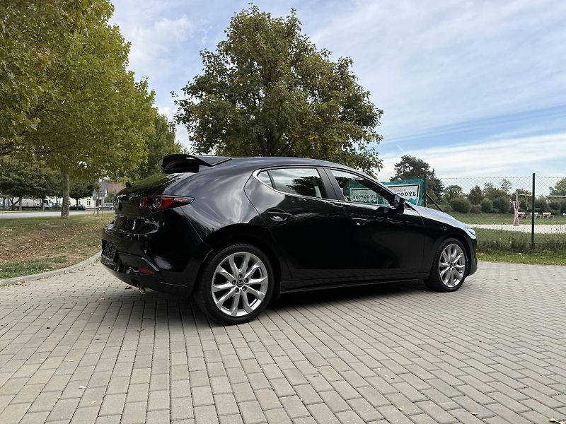Mazda 3 2.0 Skyactiv-X Mild-Hybrid - fotka 12 z 35