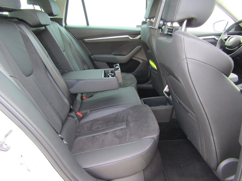 Škoda Octavia IV FL Combi Top Selection 2.0 - fotka 24 z 30