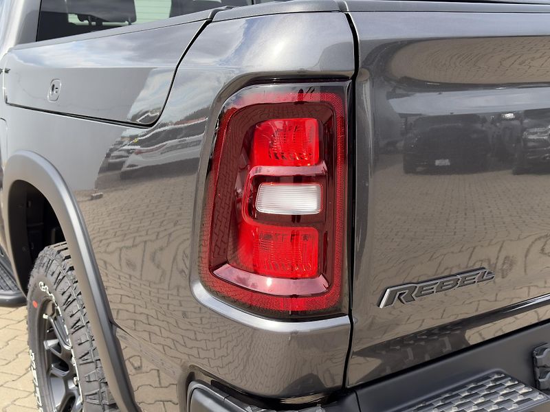 RAM 1500 (2026) Rebel 5.7 V8 Hemi 2026 - fotka 10 z 37