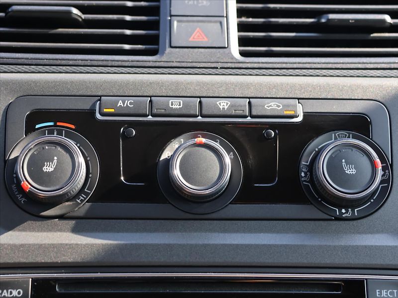 Volkswagen Caddy 2,0 TDI 75kW DSG Maxi Navi - fotka 19 z 31