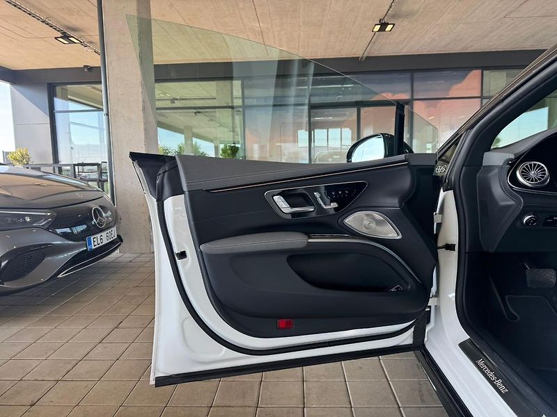 Mercedes-Benz EQS 580 4MATIC - fotka 22 z 23