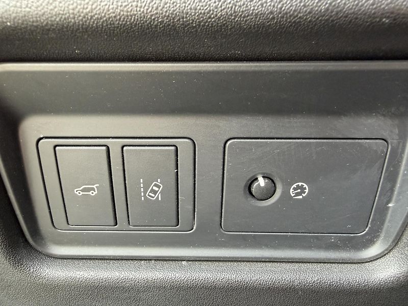 Land Rover Discovery Sport 2.2 TD4 4X4 XENON KŮŽE TAŽNÉ - fotka 15 z 44