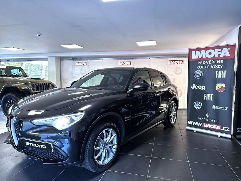 Alfa Romeo Stelvio (2019) 2.0 T 280k AT8 ZF Q4 4x4 Super - fotka 3 z 21