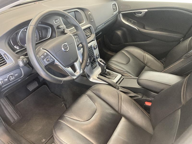 Volvo V40 CROSS COUNTRY T4  - REZERVACE - fotka 16 z 43