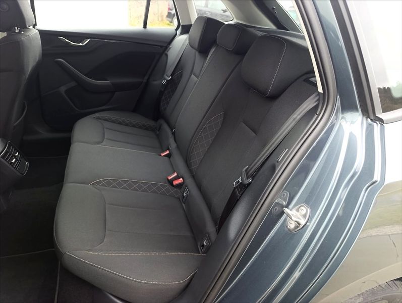 Škoda Scala 1,6 TDi DSG Ad.tempomat LED AL - fotka 21 z 36