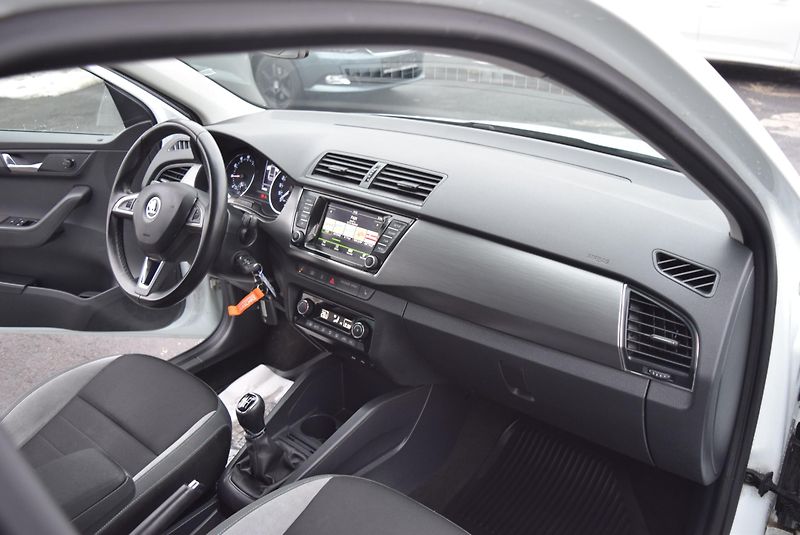 Škoda Fabia (2016) 1.2TSI 81kw AMBITION JOY OPS - fotka 35 z 49
