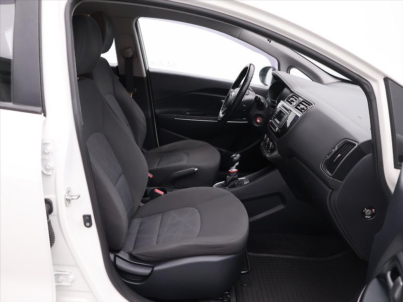 Kia Rio 1,4 CVVT 80kW Anniversary CZ - fotka 12 z 29