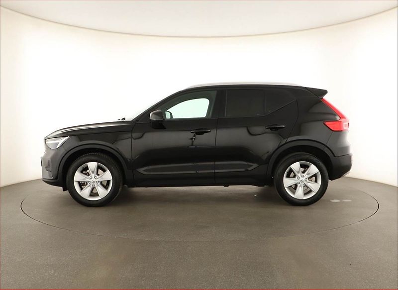 Volvo XC40 (2022) B3 - fotka 3 z 18