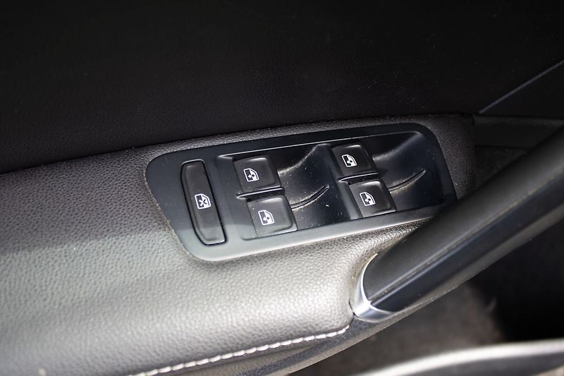 Volkswagen e-Golf eGolf, nová STK, 100% stav. - fotka 33 z 46