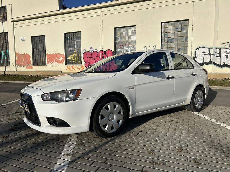 Mitsubishi Lancer 1.6 i MIVEC Sportback - fotka 3 z 39