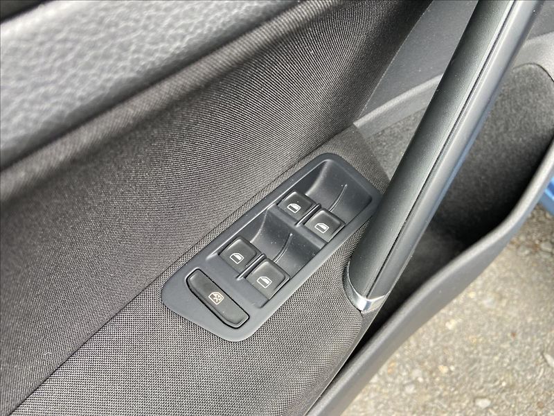 Volkswagen Golf 1,4 TSi REZERVACE  Serviska,Pa - fotka 12 z 50