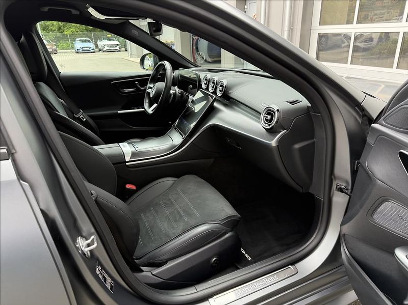 Mercedes-Benz Třídy C AMG Paket  C 300 4MATIC - fotka 12 z 24