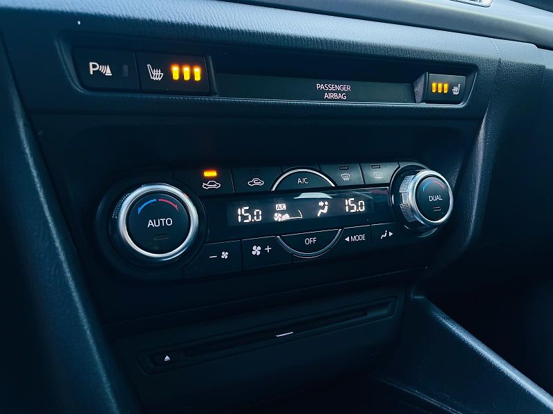 Mazda 3 2.0i MANUÁL LED KAMERA VÝHŘEV - fotka 38 z 48