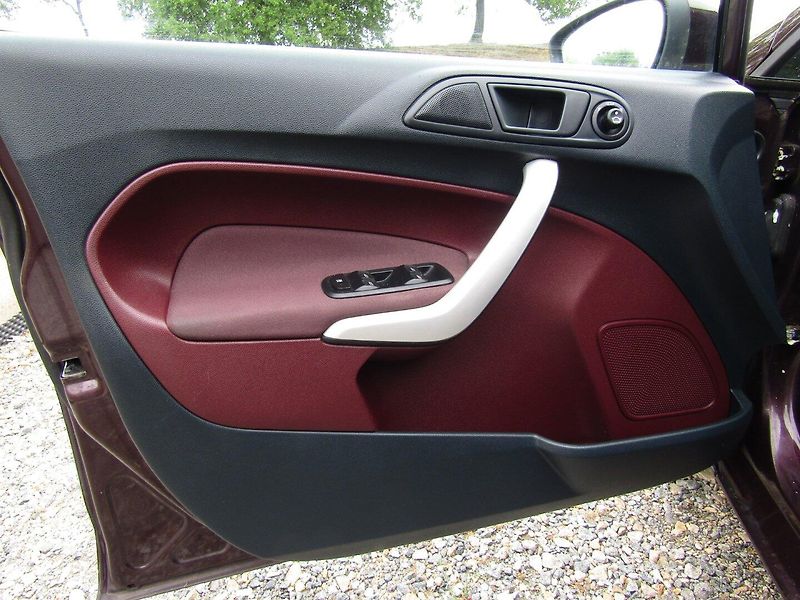 Ford Fiesta (2009) 1.6 TDCi 66kW - fotka 18 z 34