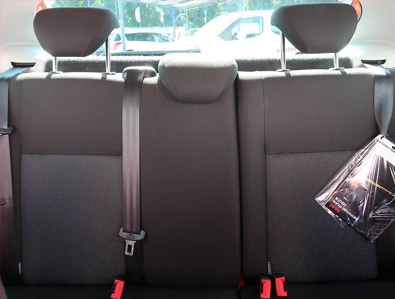 Seat Ibiza (2010) 1.6 i 16v, ČR,1.maj - fotka 10 z 17